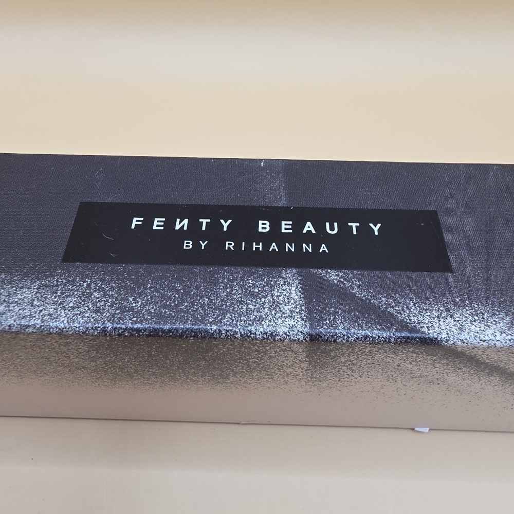 Fenty Beauty by Rihanna Pro Filt'r Soft Matte Longwear Foundation #140 - Picture 6 of 6